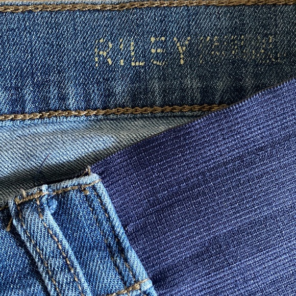 DL1961 Riley Maternity Boyfriend Jeans, Distressed Look,Size 29 Stretch Mid-Rise - Picture 5 of 10